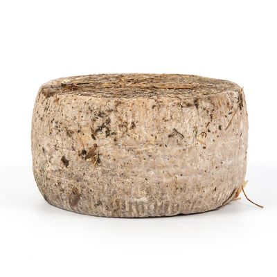 Pecorino barricato paglia e fieno