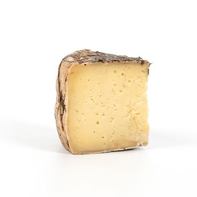 Pecorino barricato paglia e fieno